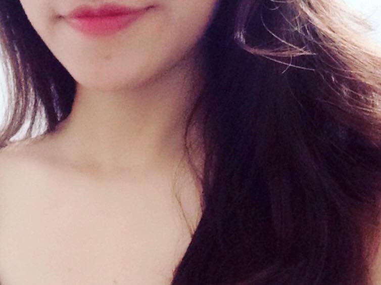 Khoe môi gợi cảm tiện thể khoe luôn ria mép, cô gái khiến cư dân mạng mắt xem ảnh tay nhặt mồm vì cười Khoe môi gợi cảm tiện thể khoe luôn ria mép, cô gái khiến cư dân mạng mắt xem ảnh tay nhặt mồm vì cười